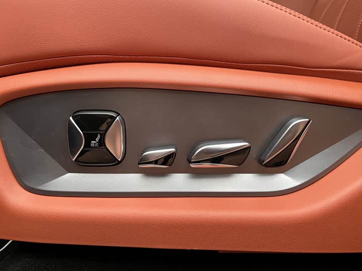 Фото 19 - BYD Tang L