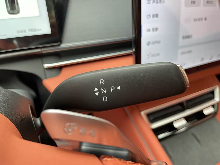 Фото 23 - BYD Tang L