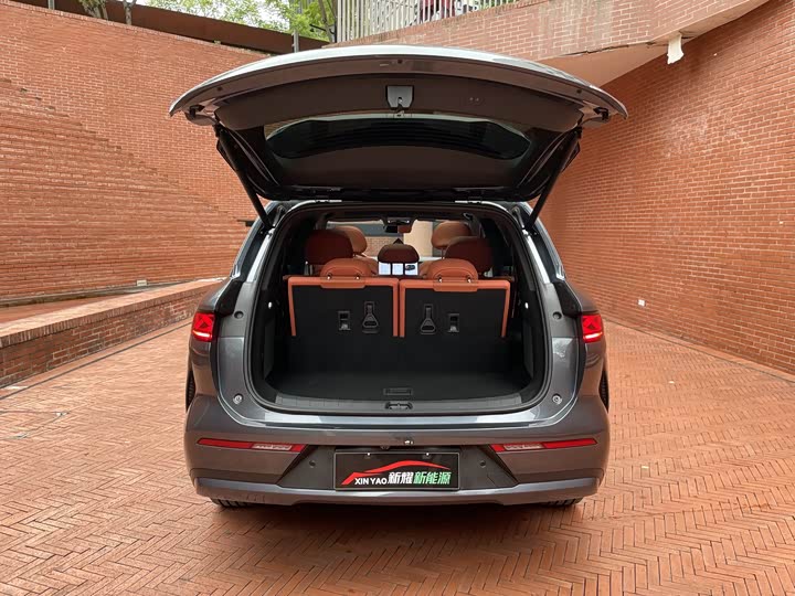 Фото 25 - BYD Tang L