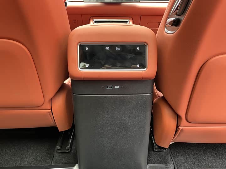 Фото 28 - BYD Tang L