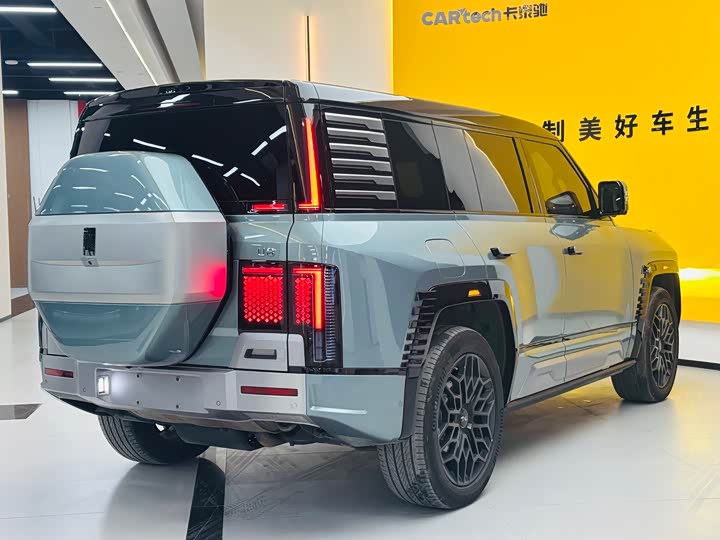 Фото 12 - BYD Yangwang U8