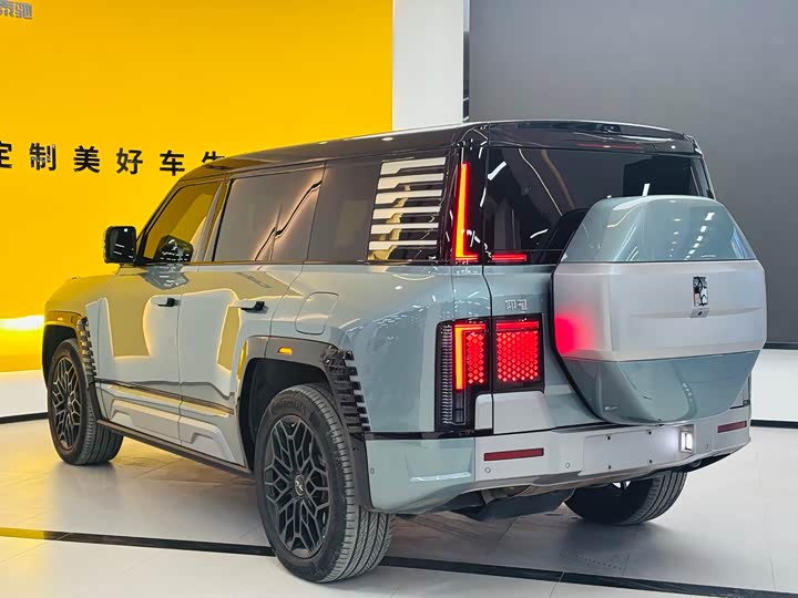 Фото 13 - BYD Yangwang U8