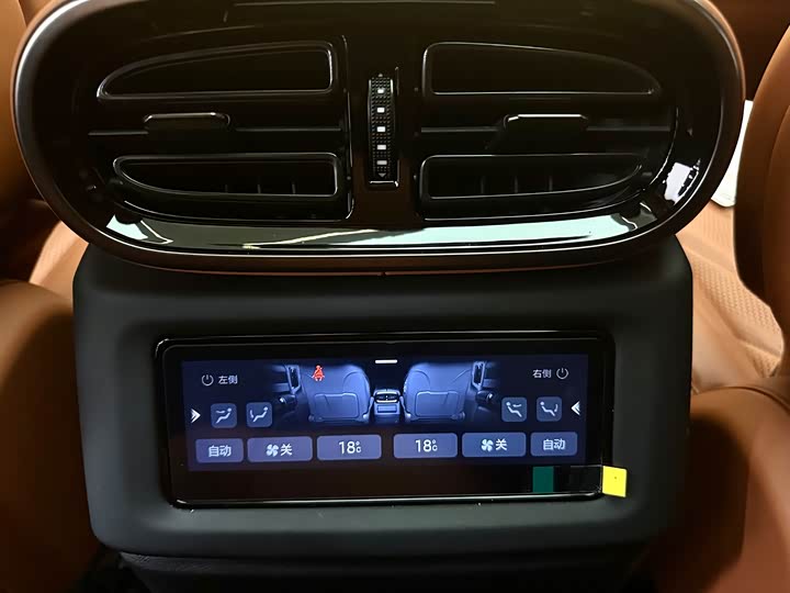 Фото 8 - BYD Yangwang U8