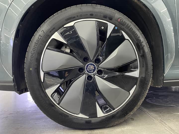 Фото 10 - BYD Tang L