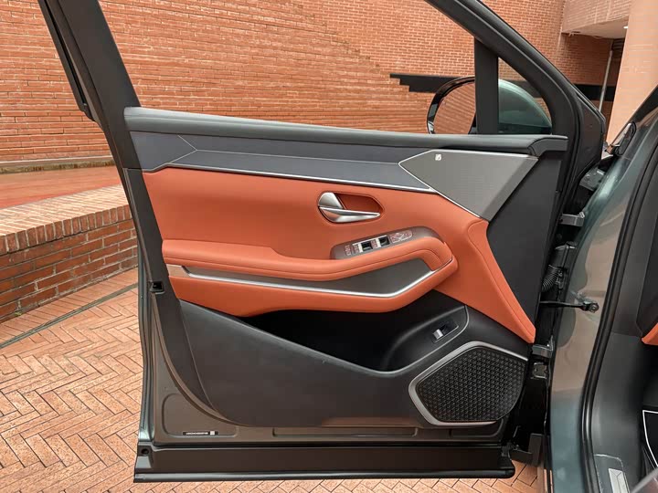 Фото 13 - BYD Tang L