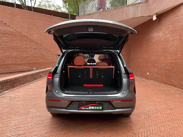 Фото 22 - BYD Tang L