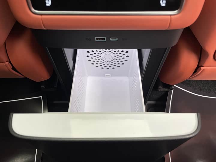 Фото 27 - BYD Tang L