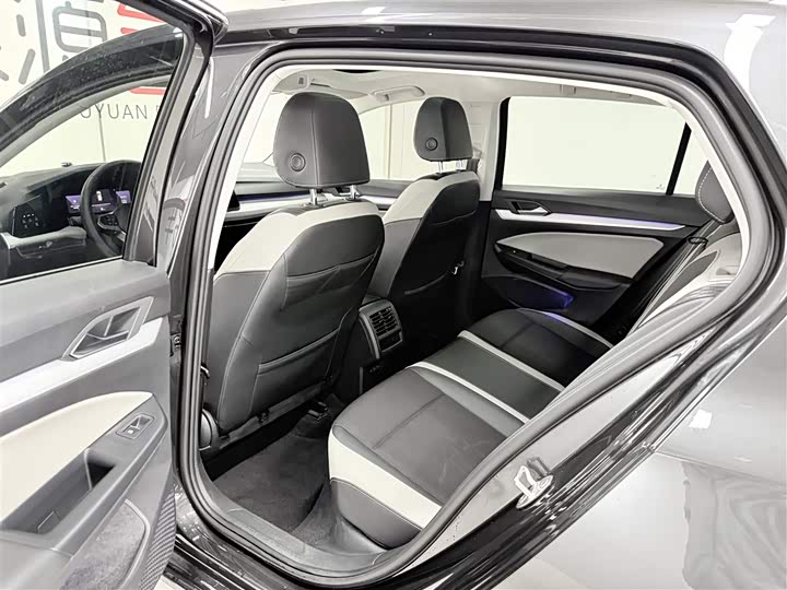 Фото 10 - Volkswagen Golf