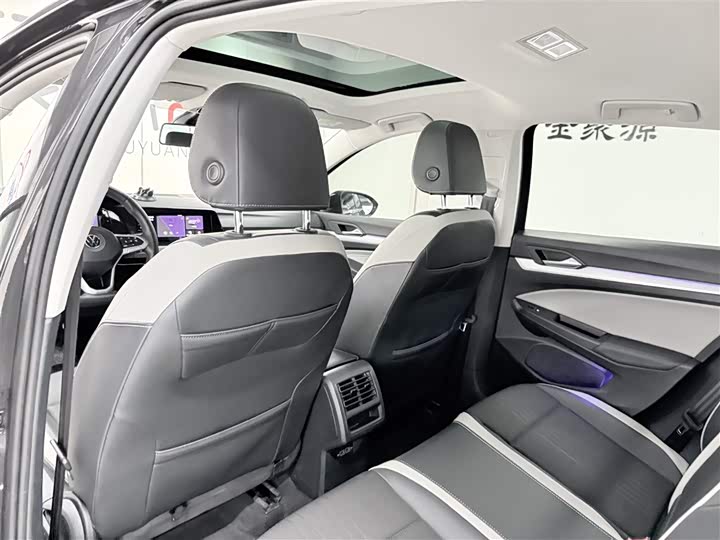 Фото 11 - Volkswagen Golf