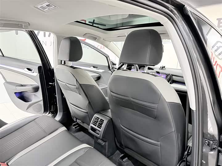 Фото 15 - Volkswagen Golf