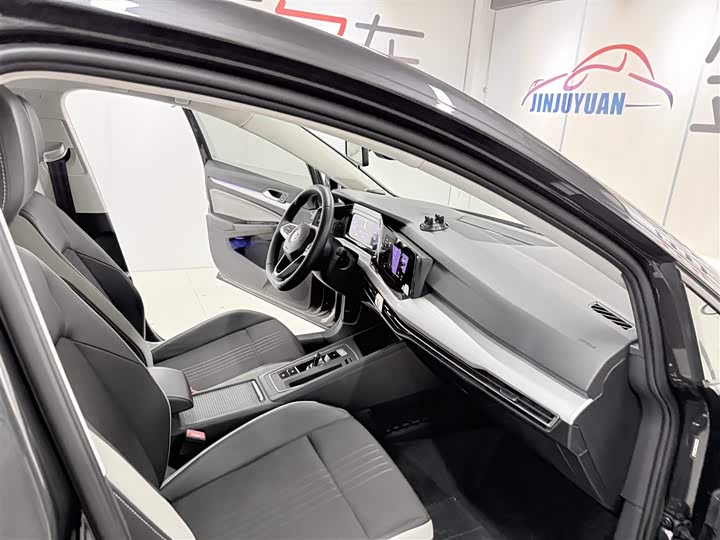 Фото 17 - Volkswagen Golf