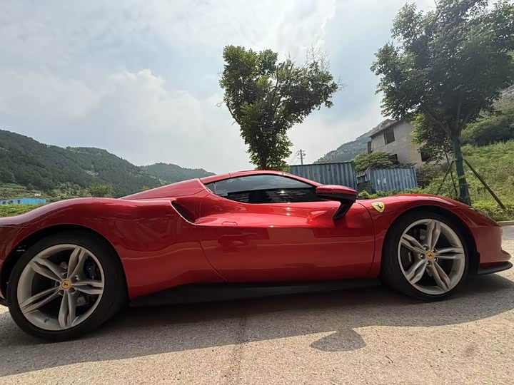 Фото 2 - Ferrari 296