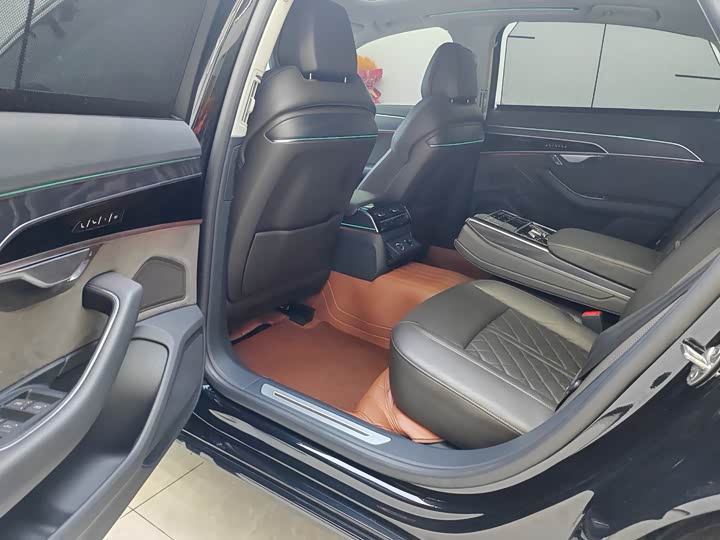 Фото 11 - Audi A8