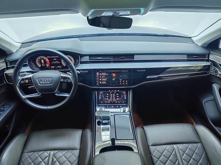 Фото 12 - Audi A8