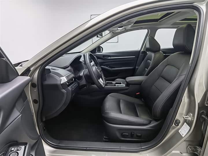 Фото 10 - Nissan Teana