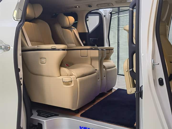 Фото 10 - Toyota Vellfire