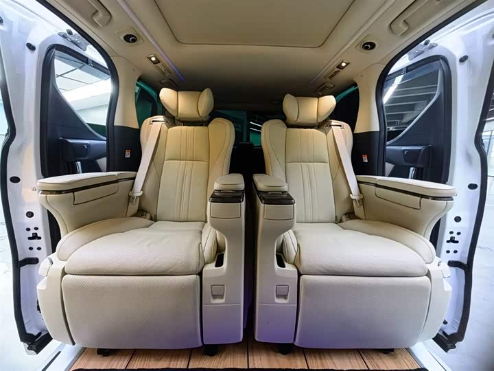 Фото 11 - Toyota Vellfire