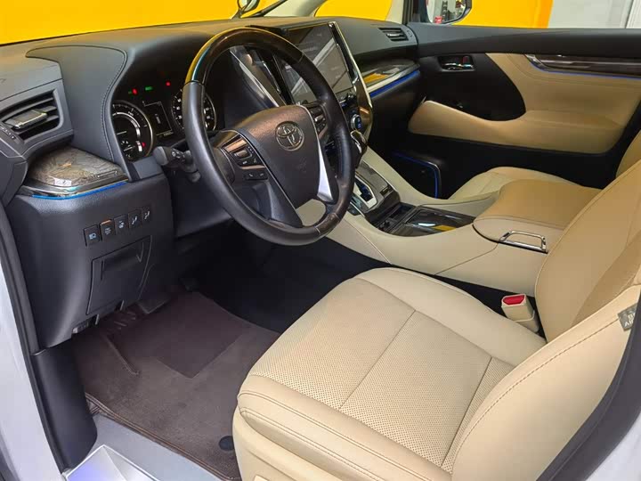 Фото 12 - Toyota Vellfire