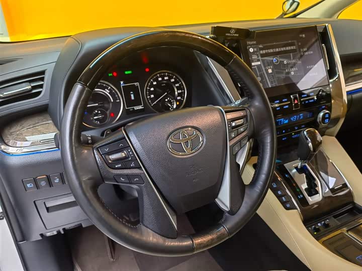 Фото 13 - Toyota Vellfire