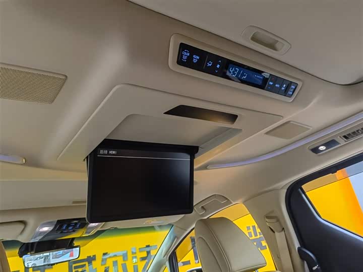 Фото 14 - Toyota Vellfire