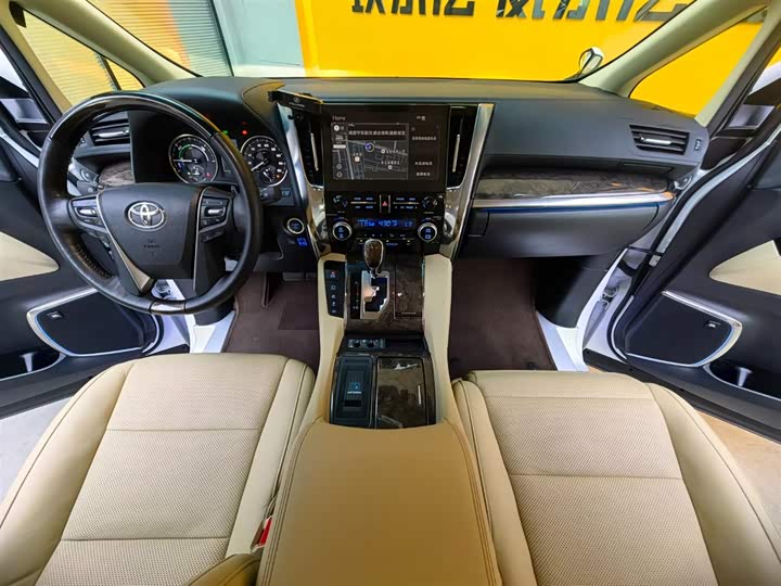 Фото 15 - Toyota Vellfire