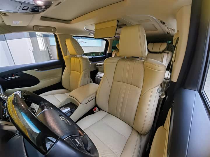 Фото 16 - Toyota Vellfire