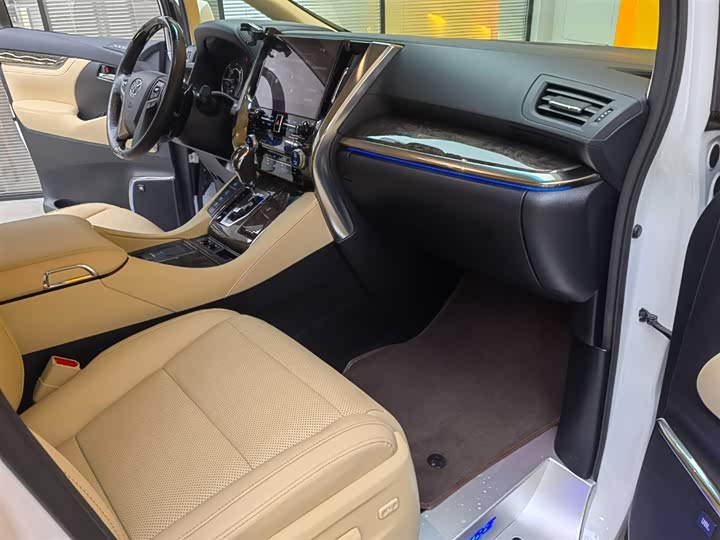 Фото 6 - Toyota Vellfire