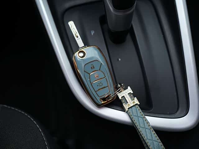 Фото 12 - Chevrolet Onix (Cavalier)