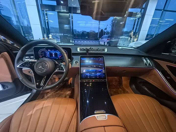 Фото 10 - Mercedes-Benz S-Class