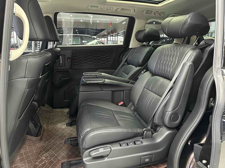 Фото 13 - Honda Elysion