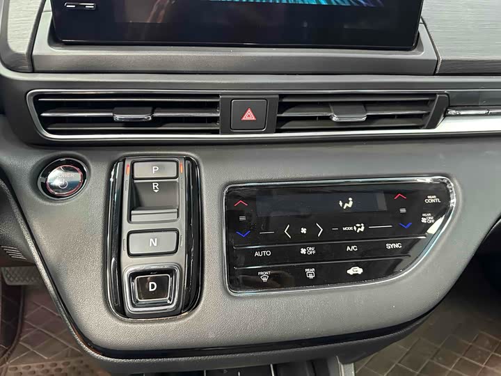 Фото 16 - Honda Elysion