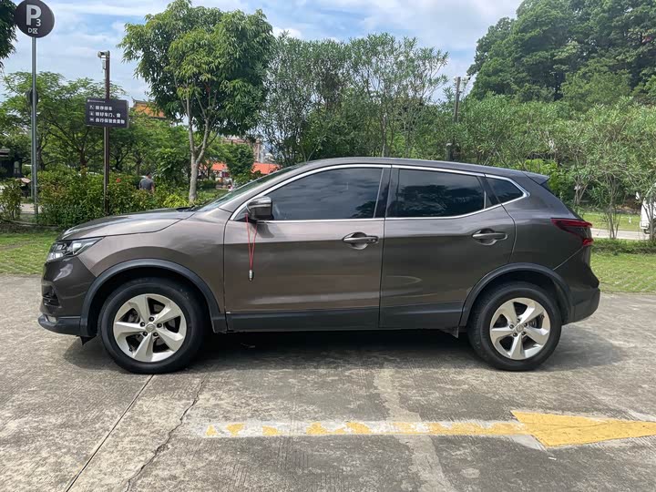 Фото 4 - Nissan Qashqai