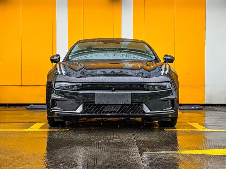 Фото 2 - Zeekr 001