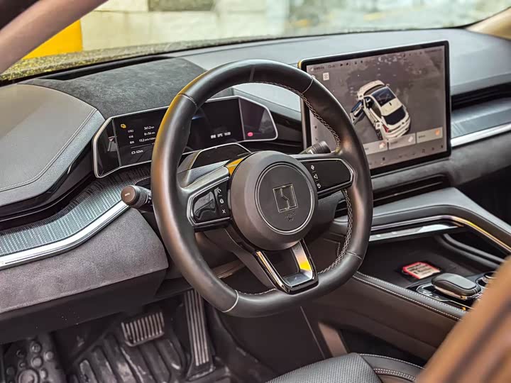 Фото 4 - Zeekr 001