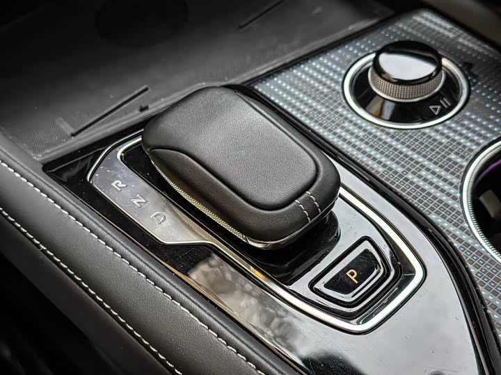 Фото 7 - Zeekr 001