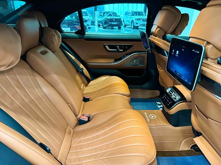 Фото 13 - Mercedes-Benz S-Class