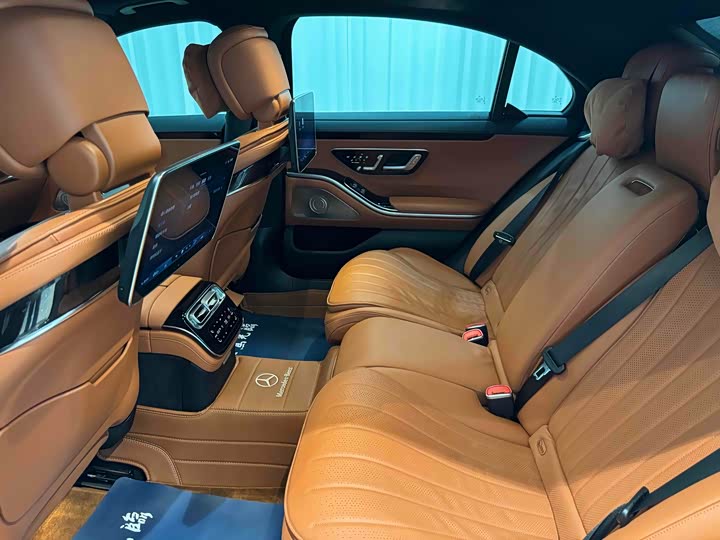 Фото 16 - Mercedes-Benz S-Class