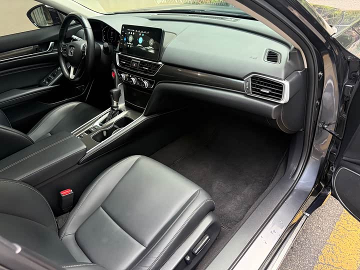 Фото 10 - Honda Accord