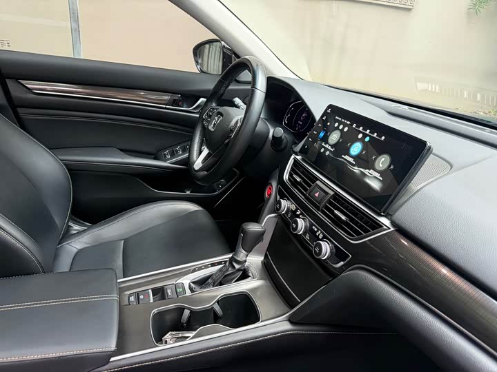 Фото 12 - Honda Accord