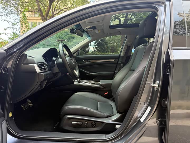 Фото 4 - Honda Accord