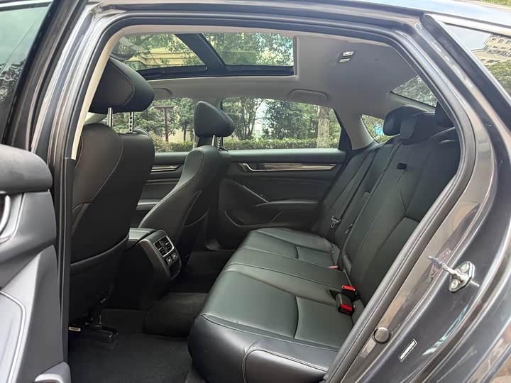 Фото 6 - Honda Accord