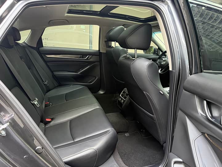 Фото 9 - Honda Accord