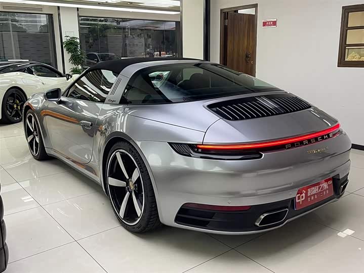 Фото 4 - Porsche 911