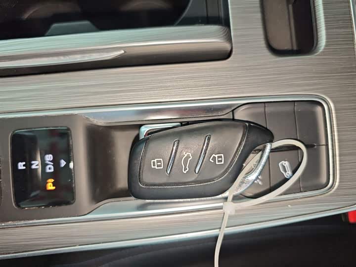 Фото 9 - Roewe RX5