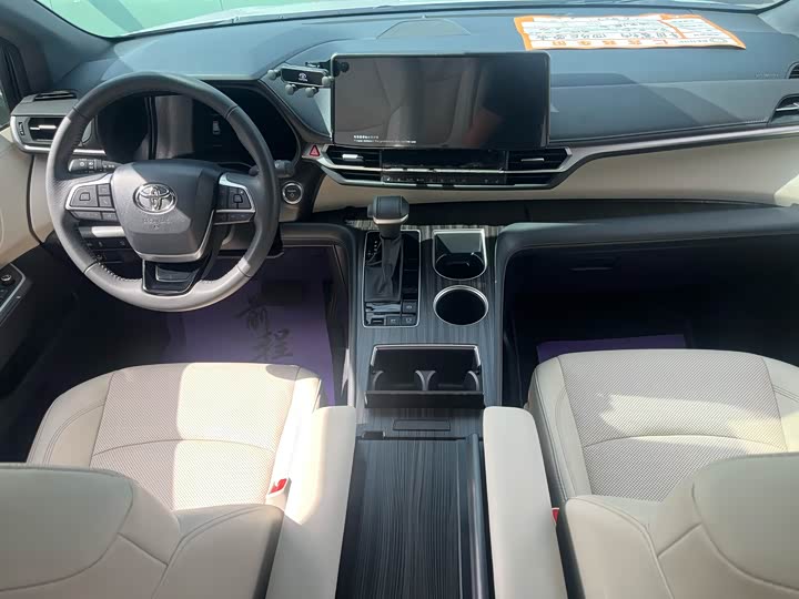 Фото 5 - Toyota Sienna