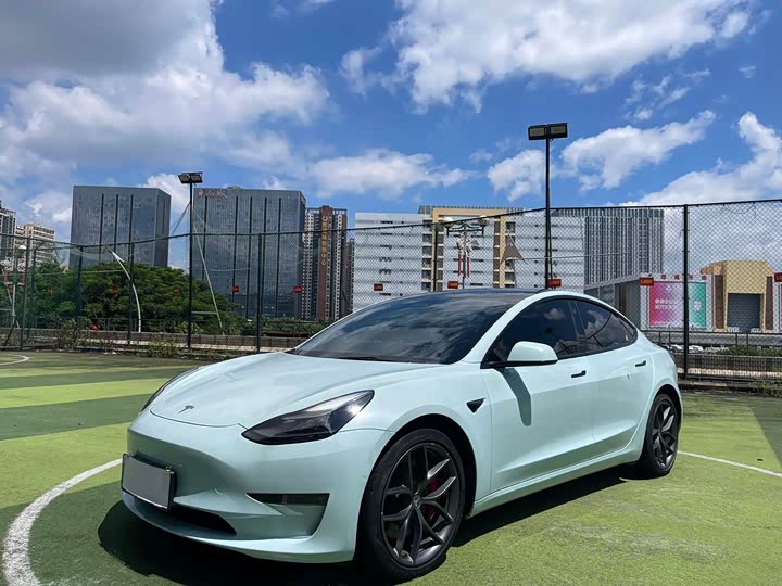Фото 1 - Tesla Model 3