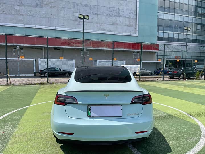 Фото 10 - Tesla Model 3