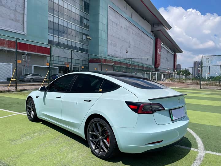 Фото 11 - Tesla Model 3