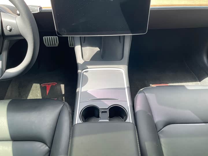 Фото 14 - Tesla Model 3