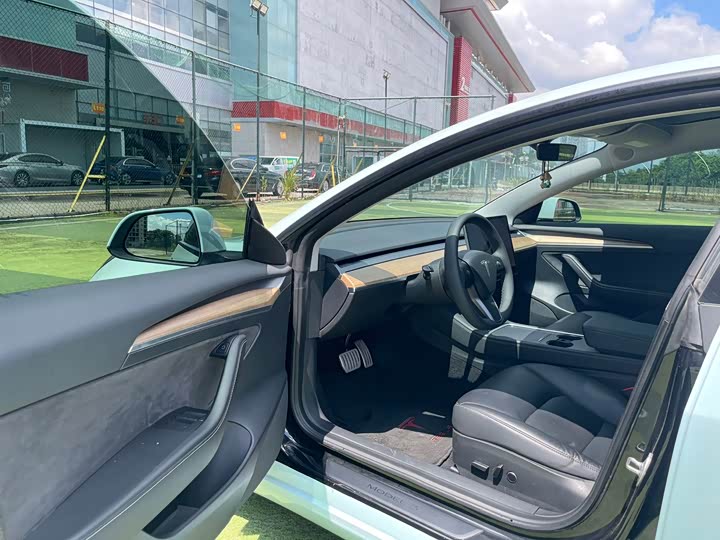 Фото 15 - Tesla Model 3